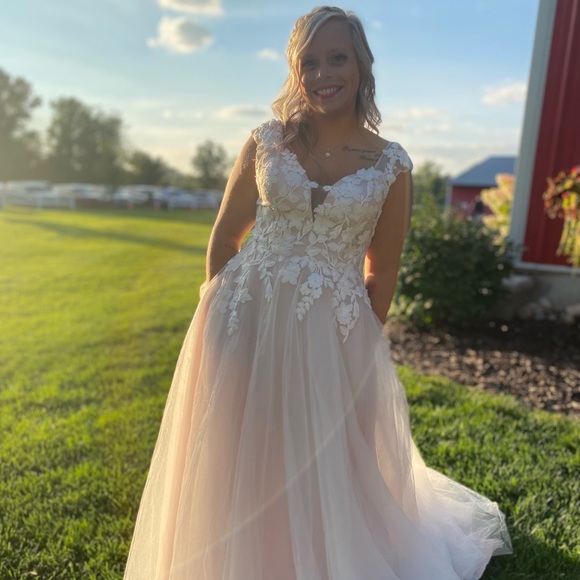 Meet your Posher, Amy - Picture 3 of 3